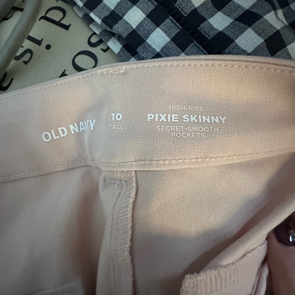 Old Navy High rise pixie skinny. Size 10 tall. Light pink